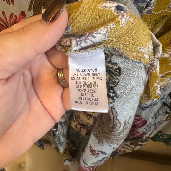 Umgee Multicolor Floral V-Neck Blouse - Picture 6 of 8